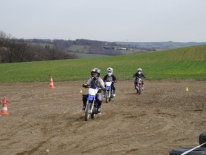 Course motocross prairie kids